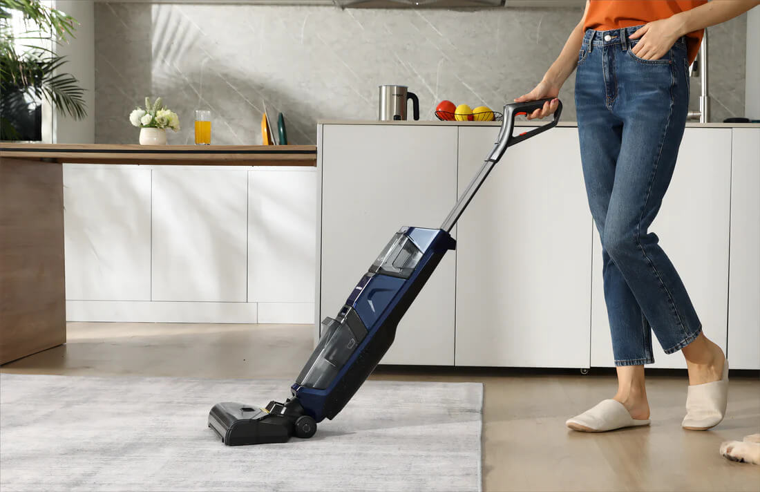 Wet and dry vacuum cleaner on Dirt free Spots