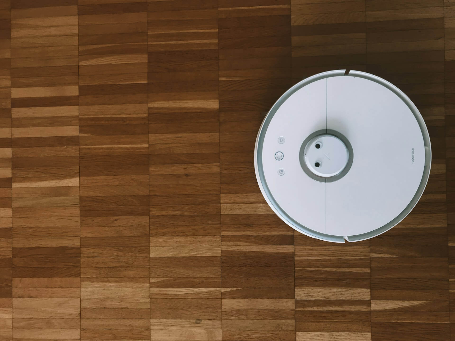 Best Robot Vacuum Cleaner for Wood Floors on Dirt free spots